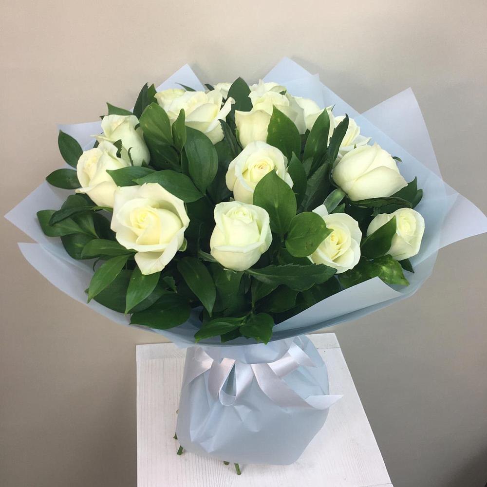 Букет 15 Белых роз Проуд в Калининске