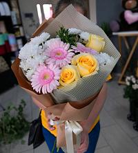 Букет цветов из:  Герберы, Розы и Хризантемы в Калининске