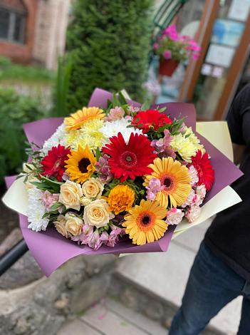 Букет цветов из: Герберы, Ромашки, Хризантемы, Розы и Подсолнухи в Калининске