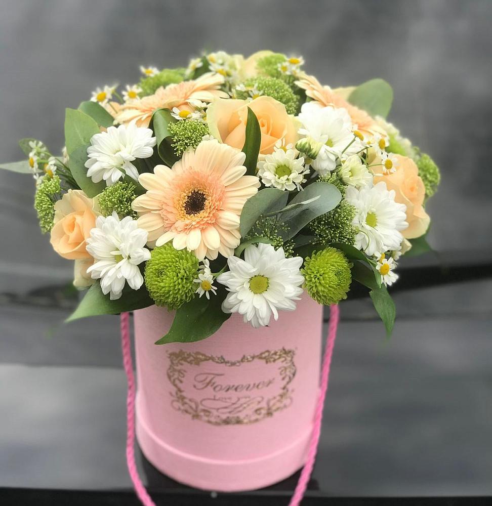 Цветочная композиция из Розы, Герберы и Хризантемы в шляпной коробке в Калининске