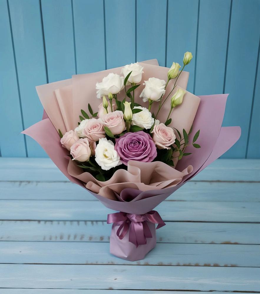 Букет цветов из: Розы и Лизиантусы в Калининске